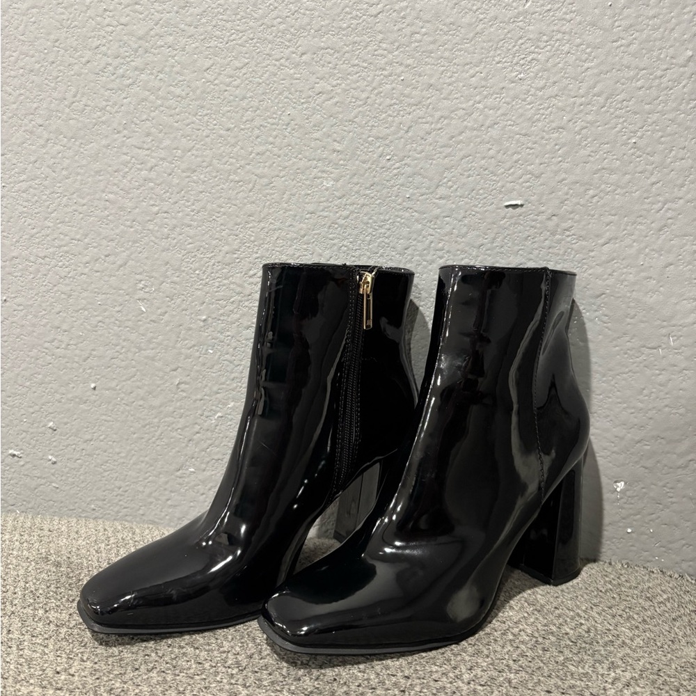Jennifer Lopez Black Glossy Heeled Boots
